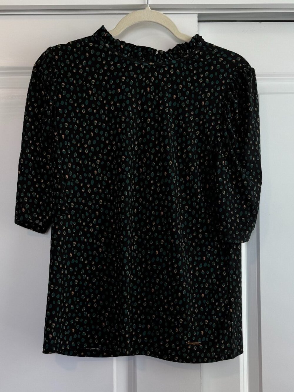 Anne Klein Short Sleeve Blouse Size Medium Black, Green & Tan Good Condition